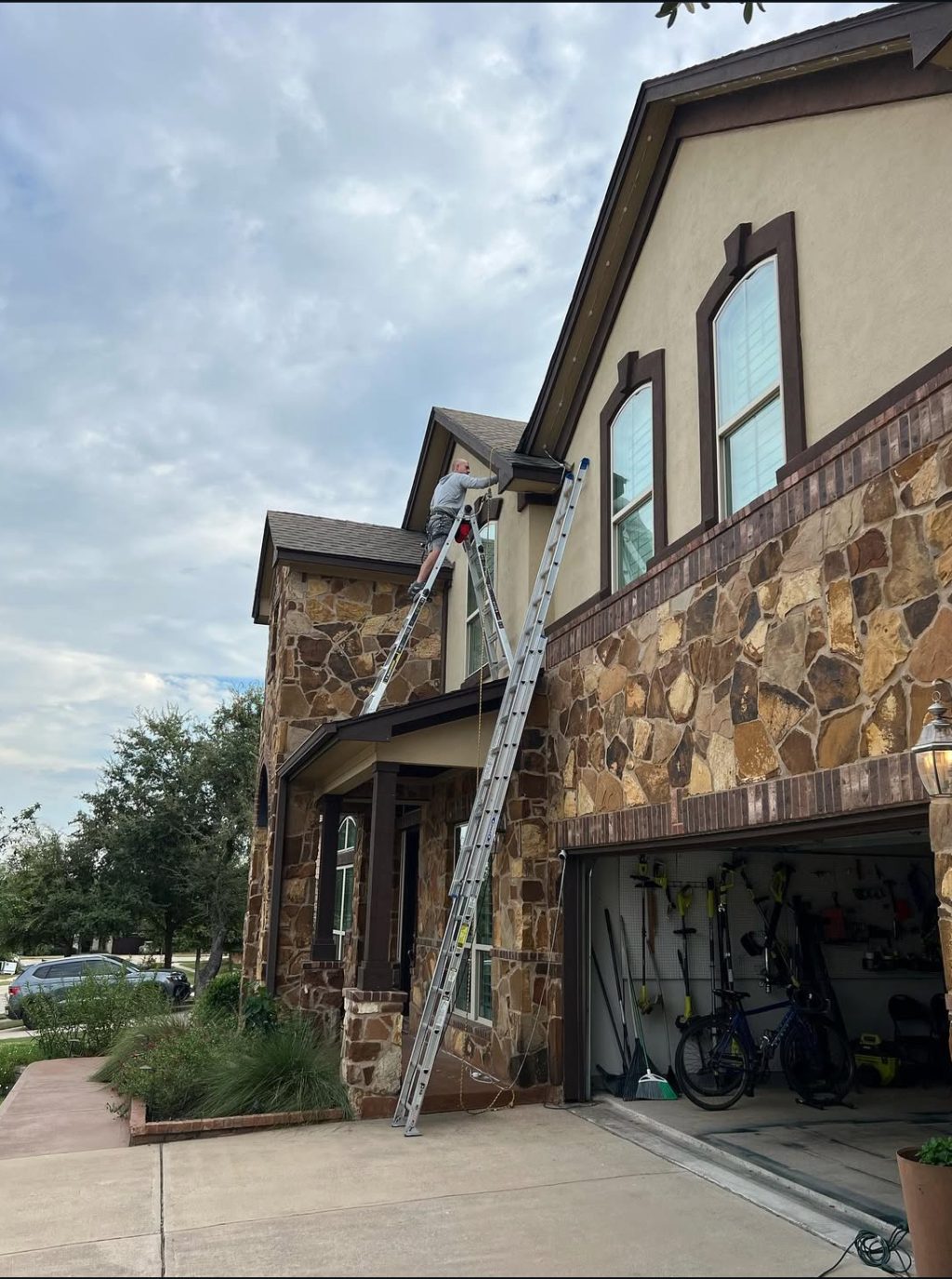FASCIA & COVE LIGHTING Austin TX 512 676 7860